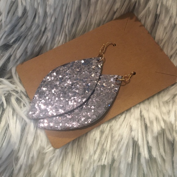 3/$20 gray silver glitter sparkle earrings - Picture 2 of 5